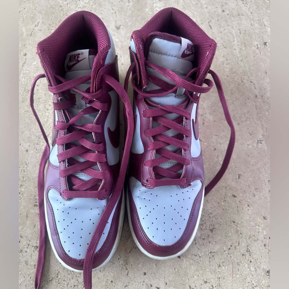 Nike Mens High-Top Dunk Sneakers in Gray and Burgundy